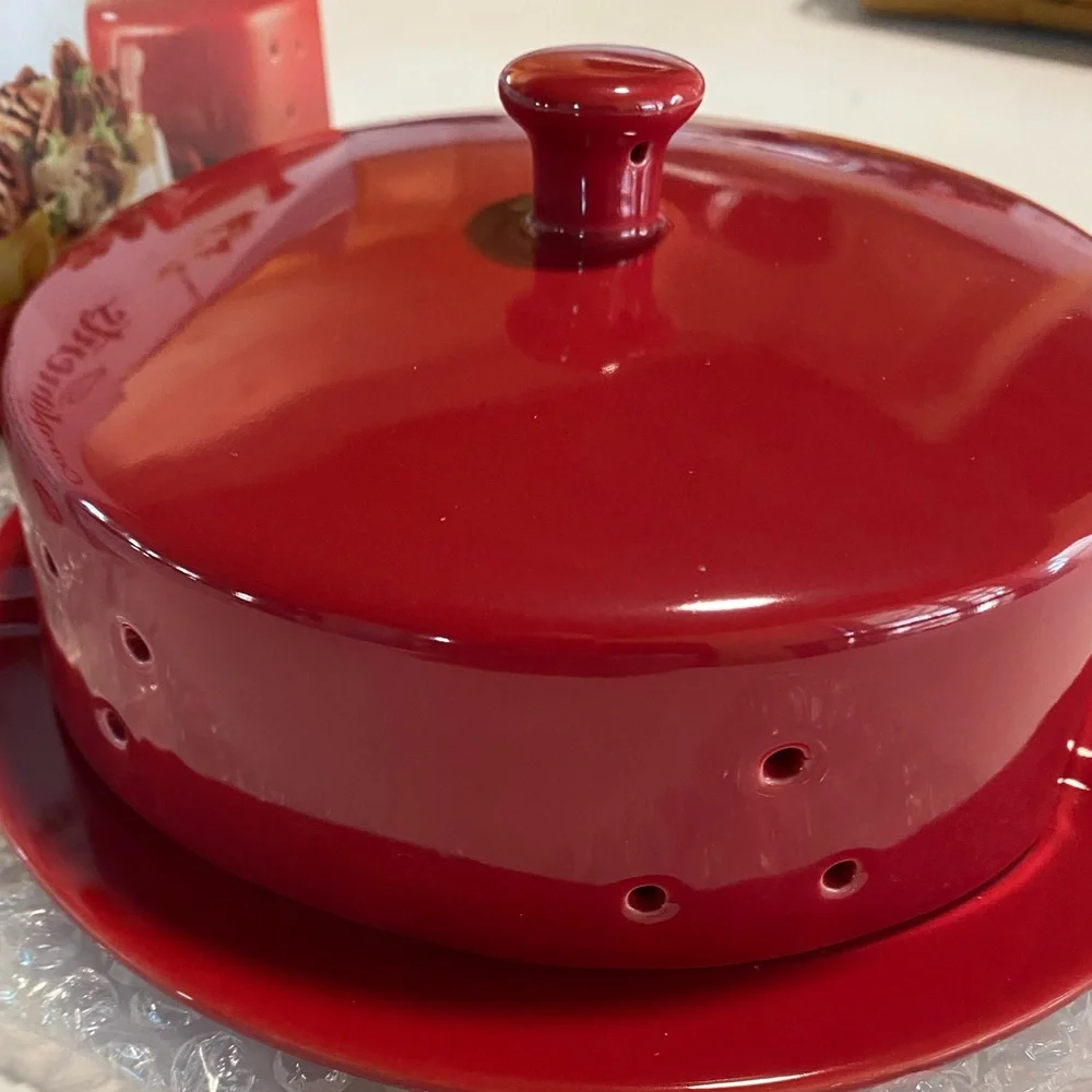 NEW IN BOX COMPLEMENTS Red Brie Baker w/Lid and Original Wrapping Plate and Top - Picture 4 of 6